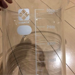 ガラス　大きなビーカーの画像
