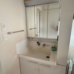 決まりました　リクシル洗面台 サイド棚付 上水洗の画像