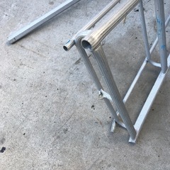 アルミの脚立　正味長さ124cm　カットしてあります。の画像