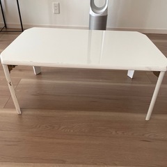 白いテーブル（折り畳み
）