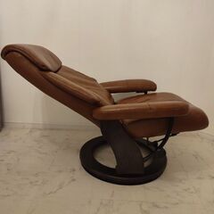 新品保証付き　ニトリ　パーソナルチェア　椅子　一人掛けソファ　KE01 MBR　オットマン付きの画像