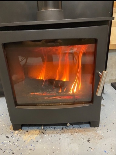 薪ストーブ　山のえんとつ屋　　2次燃焼有り　\nCF805s