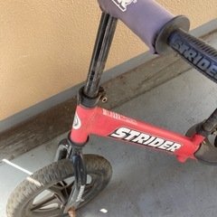 ストライダー　赤　　幼児用自転車の画像