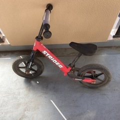 ストライダー　赤　　幼児用自転車
