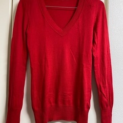 vネック ニット トップスの画像