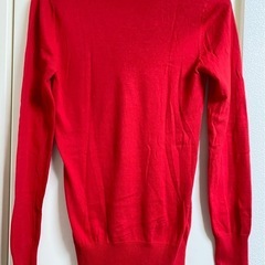 vネック ニット トップスの画像