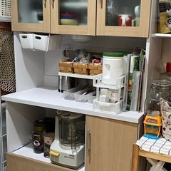 コンセント付き食器棚の画像