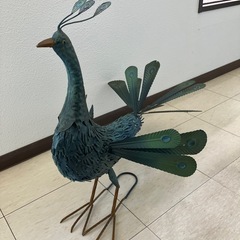 孔雀の置物　青銅色
