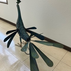 孔雀の置物　青銅色の画像