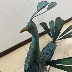 孔雀の置物　青銅色の画像