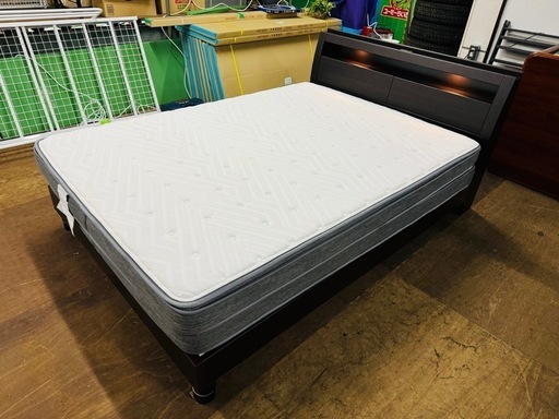 【お取引終了】とても綺麗でおしゃれなダブルベッド