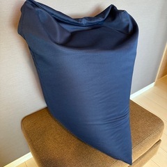 【値下げ】ニトリ　三角ビーズソファ　本体＋ネイビーカバーの画像