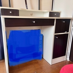 コンパクトな机