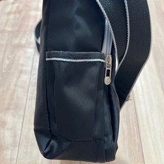 adidas 斜め掛けバックの画像