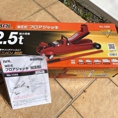 フロアジャッキとトルクレンチのセット