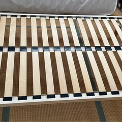 【お取引中】無印　脚付き　セミダブル　ベッドの画像