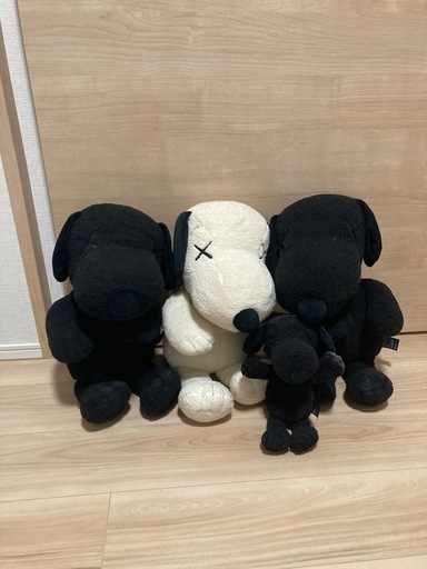 KAWS カウズ ピーナッツ スヌーピー ユニクロ コラボ ぬいぐるみ 4体セット