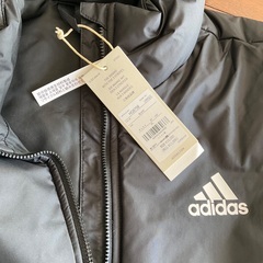【取引中】adidas アディダス　ジャンパー　ブルゾン　ジャケット　XL BLACK 定価税込11,000円　中綿入　新品未使用 メンズの画像