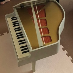 ミニグランドピアノ（おもちゃ）の画像