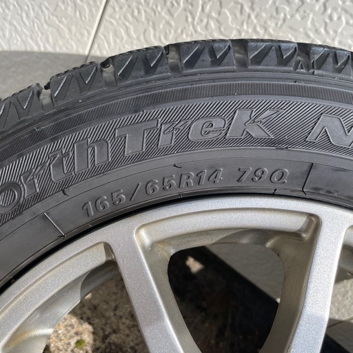 スタッドレスタイヤ165/65R14