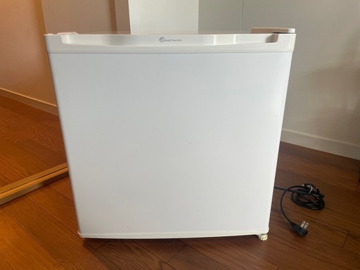 1ドアノンフロン冷凍庫32L