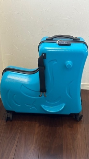 子供が乗れるキャリーケースMサイズ　ブルー