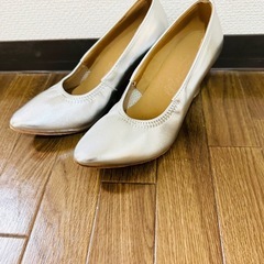 【新品未使用】モニシャン　羊革　24cm シルバーパンプス　の画像