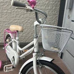 子ども用自転車　16インチ　
補助輪付きの画像