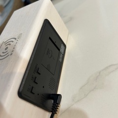 お取置き中🎶ワイヤレス充電器付時計　温度計　湿度計付🎶の画像