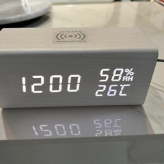 お取置き中🎶ワイヤレス充電器付時計　温度計　湿度計付🎶