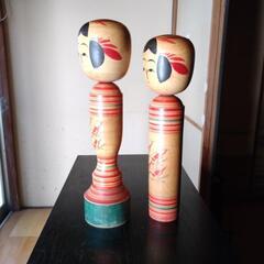こけし２体の画像