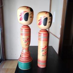 こけし２体の画像