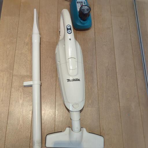 マキタ　充電式クリーナー　CL102D