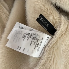 YECCA VECCA（イェッカヴェッカ）フード付き フェイク ムートン コート の画像