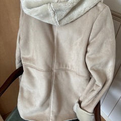 YECCA VECCA（イェッカヴェッカ）フード付き フェイク ムートン コート の画像