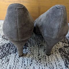 【美品】DIANA パンプス グレー シルキー スウェード 23㎝　ダイアナの画像