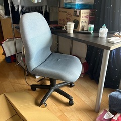 システムデスク【銀のラック・長机・椅子】の画像