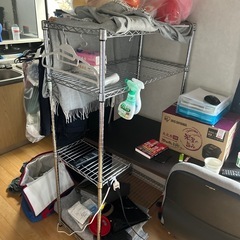 システムデスク【銀のラック・長机・椅子】の画像