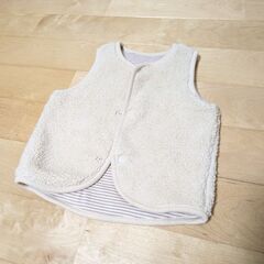 ユニクロ　ボアフリースベスト　ベージュ　80cm