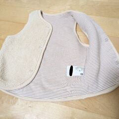 ユニクロ　ボアフリースベスト　ベージュ　80cmの画像