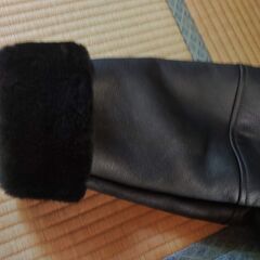 4. 再度、お値下げしました！　未使用女性用　リアル羊皮　ムートンコートの画像