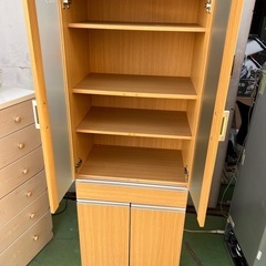 早い者勝ち！　スリム食器棚の画像