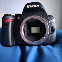 優良品　Nikon D60 　ボディ＋バッテリー＋充電器　