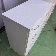 早い者勝ち！　木製組み立て式　4段タンスの画像