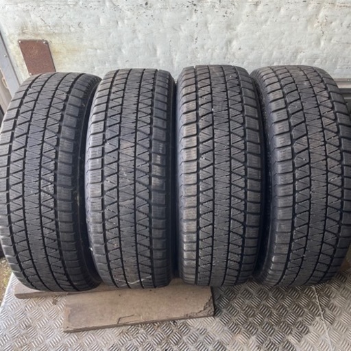 バリ山　BRIDGESTONE ブリヂストン　ブリジストン　DM-V3 225/60R18 スタッドレス　タイヤ　2022年製　18インチ