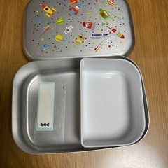 お弁当箱の画像