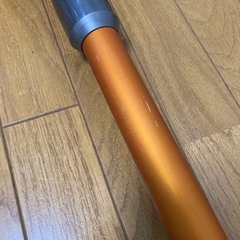 dyson sv10 コードレス掃除機の画像