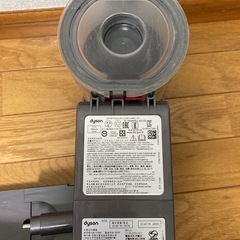 dyson sv10 コードレス掃除機の画像