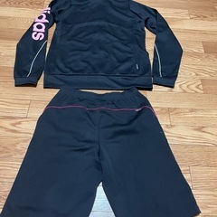 adidasジャージ上下の画像