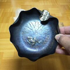 銅製品　灰皿　池の蛙の画像